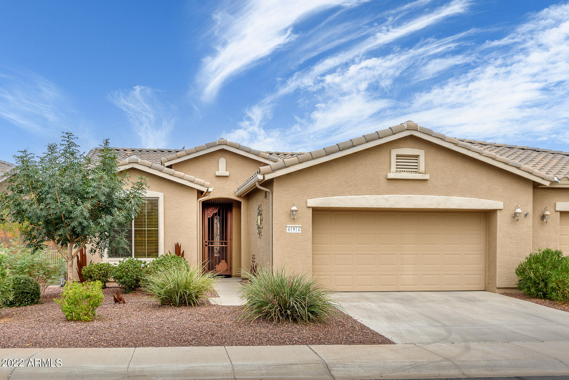 https://m.cbhomes.com/p/112/6433784/52c0bf2501D447D/original.jpg
