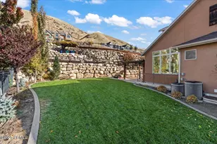 2541 E Stonebury Loop Rd, Springville, UT 84663 - Photo 13