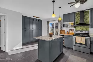 7462 S 2300, Cottonwood Heights, UT 84121 - Photo 9