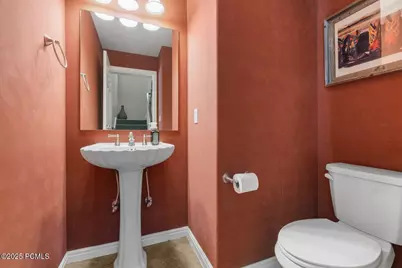 7819 S Spruce Tree Lane, Sandy, UT 84094 - Photo 7