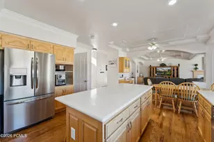 11694 S Stone Crest Circle, Riverton, UT 84065 - Photo 7