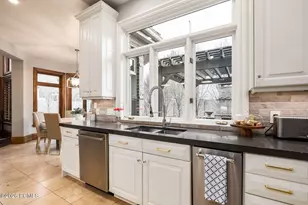 5083 S Clarenden Pl, Holladay, UT 84117 - Photo 9