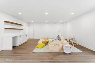 8569 S Round Stone Cove, Sandy, UT 84094 - Photo 17