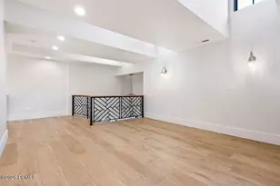 11 Cross Hill Ln, Sandy, UT 84092 - Photo 89