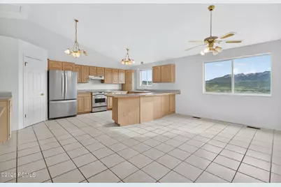 8927 E Pineview Drive, Huntsville, UT 84317 - Photo 13