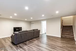 808 Newfield Dr, Sandy, UT 84094 - Photo 21