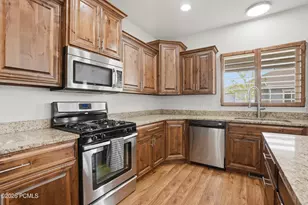 121 W Misty Brook Ln, Tooele, UT 84074 - Photo 13