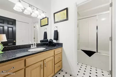 557 E Warm Springs Drive, Kaysville, UT 84037 - Photo 21