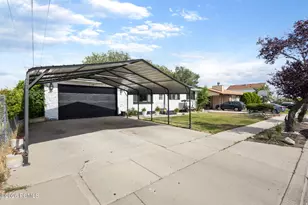 5807 S Bramblewood Ln, Salt Lake City, UT 84118 - Photo 3
