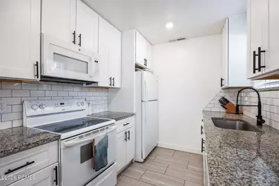 4878 S Highland Circle #Apt 2, Holladay, UT 84117 - Photo 5