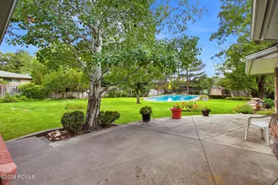 2120 E Applewood Avenue, Holladay, UT 84121 - Photo 9