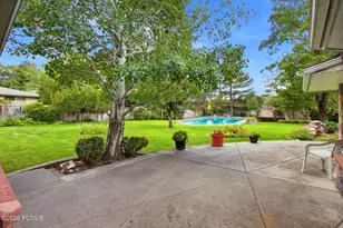 2120 E Applewood Ave, Holladay, UT 84121 - Photo 9