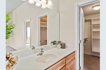 1146 N 700, Centerville, UT 84014 - Photo 7