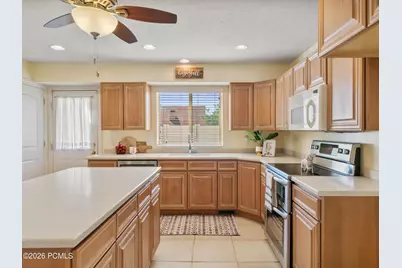 1146 N 700, Centerville, UT 84014 - Photo 23