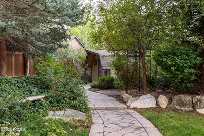 2238 E Cottonwood Cove Lane, Cottonwood Heights, UT 84121 - Photo 105