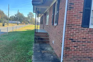 901 Oliver St, Mount Olive, NC 28365 - Photo 3
