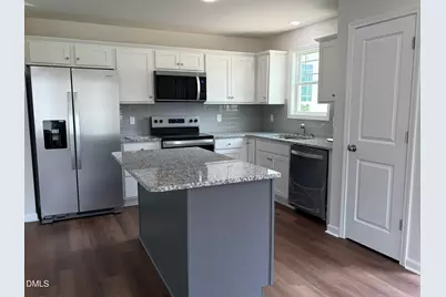 130 Tulipfield Way, Benson, NC 27504 - Photo 5