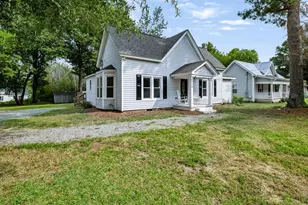 210 W Oak St, Zebulon, NC 27597 - Photo 1