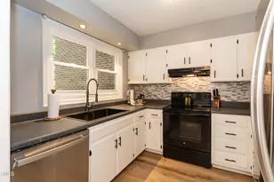 1107 Collington Dr, Cary, NC 27511 - Photo 5