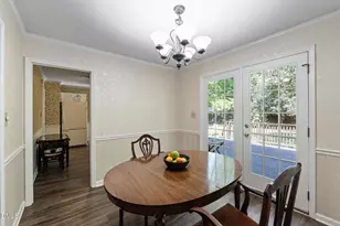 109 Burkwood Ln, Raleigh, NC 27609 - Photo 9