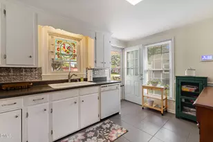 313 N Breazeale Ave, Mount Olive, NC 28365 - Photo 9