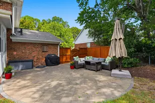 1008 Indian Trail Dr, Raleigh, NC 27609 - Photo 37