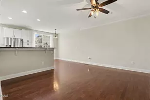 10510 Sablewood Dr, Raleigh, NC 27617 - Photo 9