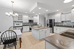 306 Honeywood Ct, Cary, NC 27518 - Photo 5