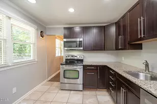 303 Hickory Dr, Chapel Hill, NC 27517 - Photo 3