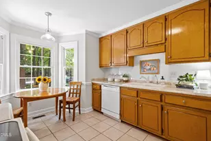 129 Hedgerow Ct, Cary, NC 27513 - Photo 9