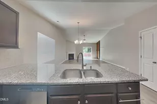 909 Wild Lilac Ct, Zebulon, NC 27597 - Photo 5