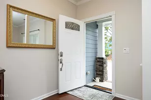 417 Field Glow Ln, Apex, NC 27539 - Photo 5