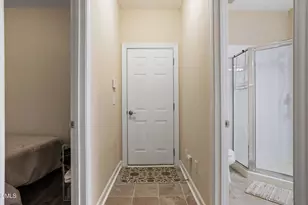 328 Bridgegate Dr, Cary, NC 27519 - Photo 51