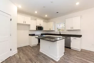 623 Melrose Ct, Sanford, NC 27330 - Photo 7