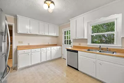 100 E C Street, Erwin, NC 28339 - Photo 7
