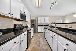 200 Georgetowne Dr, Clayton, NC 27520 - Photo 9