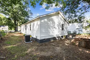 107 S 4th St, Sanford, NC 27330 - Photo 9
