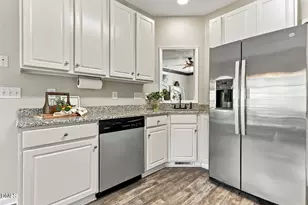 9004 Erinsbrook Dr, Raleigh, NC 27617 - Photo 17