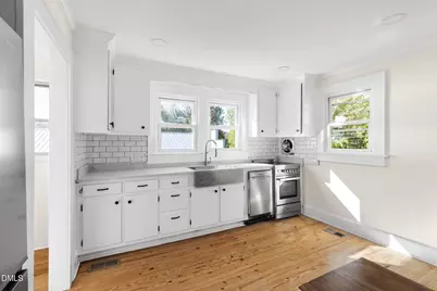 303 W Hill Avenue S, Hillsborough, NC 27278 - Photo 9