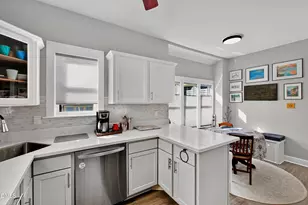 6013 Sentinel Dr, Raleigh, NC 27609 - Photo 11