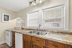 202 S Baker St, Four Oaks, NC 27524 - Photo 9