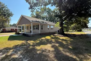 511 W Noble St, Selma, NC 27576 - Photo 5
