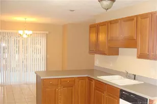 305 Cresthaven Dr, Sanford, NC 27332 - Photo 7