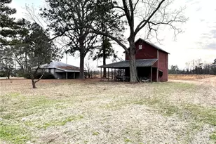 209 Bear Ln, Lumberton, NC 28360 - Photo 5