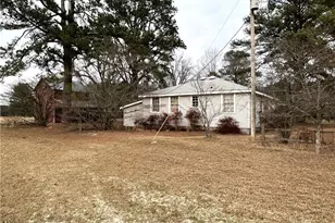 209 Bear Ln, Lumberton, NC 28360 - Photo 3