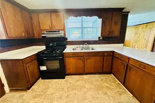 1003 James St, Lumberton, NC 28358 - Photo 9