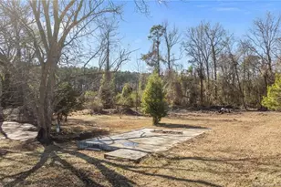 1737 W Carthage Rd, Lumberton, NC 28360 - Photo 5