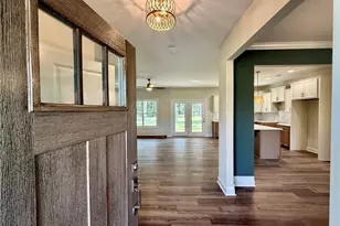 1046 White Plains Dr, Fayetteville, NC 28312 - Photo 3