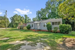 104 E Cottingham St, Maxton, NC 28364 - Photo 3