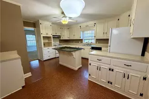112 Elmhurst Dr, Lumberton, NC 28358 - Photo 5